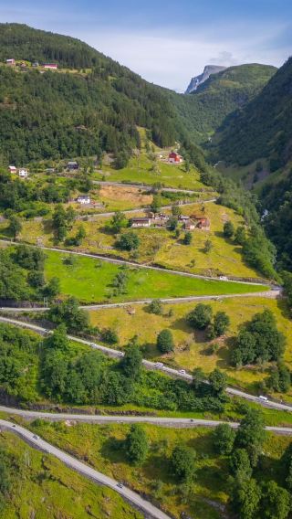 6D5N • Scenic highlights: Hardangerfjord · Vøringsfossen · Mount Fløyen · Bryggen · Sognefjord · Flåm · Vigeland Sculpture Park · Akershus Fortress