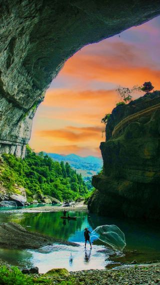 8天7晚 • 8人小團 恩施大峽谷＆神農架自然保護區，獅子關網紅浮橋｜梭布垭石林｜巫峽口｜登黃鶴樓 乘船夜遊長江｜ 甄選5鑽酒店1V1管家服務