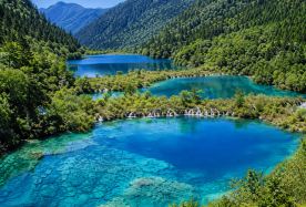 5 天4 晚 · 跟團遊 · 成都＋九寨溝＋畢棚溝＋四姑娘山景區＋黃龍風景名勝區＋達古冰川風景名勝區 · 錯峰出遊『7人小團＆含景區門票·空1座』＋『九寨·達古雙旅拍＆成都川劇變臉』