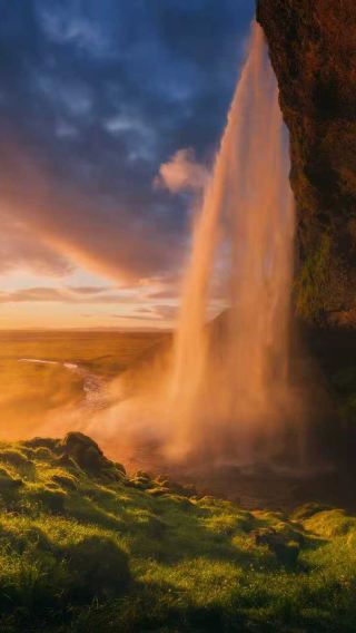 8D7N • Customize your trip: Iceland: Spring Festival Aurora Tour + Blue Ice Cave Adventure + Hot Spring Experience + Aurora Cruise