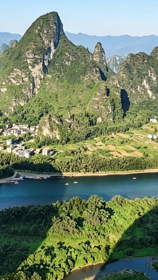 4D3N • Premium private tour: Guilin + Yangshuo: 4-star Li River Cruise, Yulong River Bamboo Rafting, Intangible Cultural Heritage Fan Painting Experience & Golden Banyan Tree Yangshuo Hotel