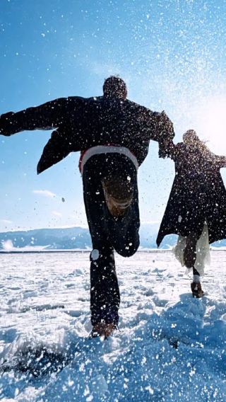 9D8N • 8-person Small Group · Harbin + Mohe + Ice-Snow World: Free themed-costume shooting & water-splash-to-ice activity on consultation, Snowpiercer sleeper berth