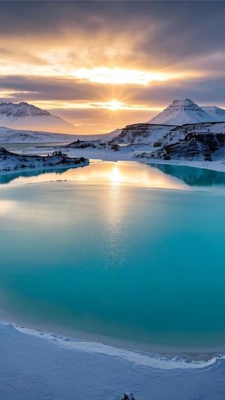 8D7N • Customize your trip: Iceland: Seljalandsfoss Waterfall + Reynisfjara Black Sand Beach + Vik + Gullfoss Waterfall + Strokkur Geysir + Þingvellir National Park + Whale Watching from Reykjavík