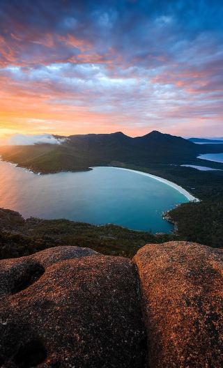 3D2N • Australia + Tasmania + Bruny Island + Wineglass Bay with Aurora Experience