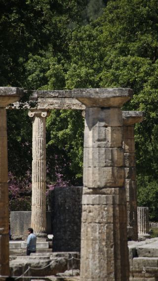 4D3N • Central Greece Cultural Sojourn - Explore Athenian monuments, Venetian fortress town Nafplio, sacred Delphi ruins and the breathtaking stone monasteries of Meteora