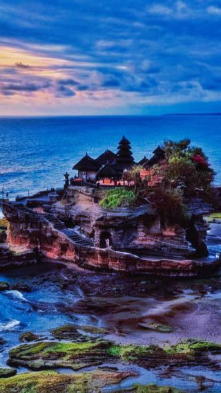 7D6N • Customize your trip: Indonesia Bali + Komodo Dragon Island + Two Essential Oil SPA Sessions + Ubud Palace + Tirta Empul Temple + Tanah Lot Temple