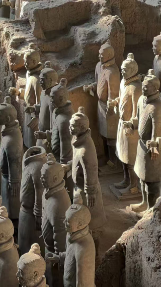 3D2N • 3-day 2-night small group tour: Xi'an Terracotta Army, either Shaanxi History Museum or Xi'an Museum,  Xi'an City Wall, Grand Tang Mall, and Mount Hua