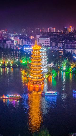 4D3N • Colorful Guilin highlights tour: Li River + West Street + Reed Flute Cave + Elephant Trunk Hill + Ten-Mile Gallery + Xiaoyao Tower + East-West Lane + Two Rivers and Four Lakes + Ruyi Peak Scenic Area