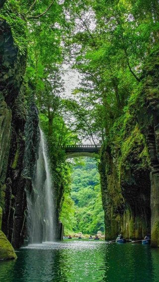 9D8N • Explore Amazing Kyushu Japan Adventure:Enjoy a relaxing sightseeing boat excursion on the canal+Takachiho Gorge