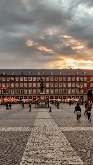 9D8N • Paris, Mont Saint-Michel and Madrid