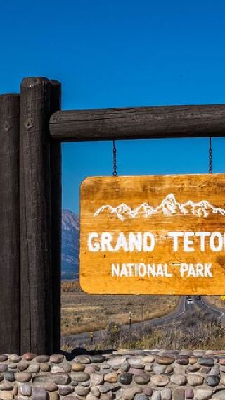 4D3N • 4-Day Yellowstone and Mount Rushmore Tour from Salt Lake City