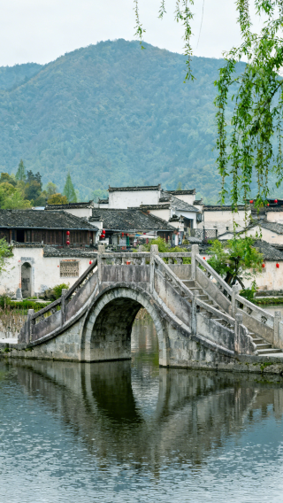 5D4N • Your tour includes complimentary tickets to the Huixiu show, a scenic climb up Huangshan, an exploration of the ink-wash charm of Hongcun, and a boat cruise on Qiandao Lake