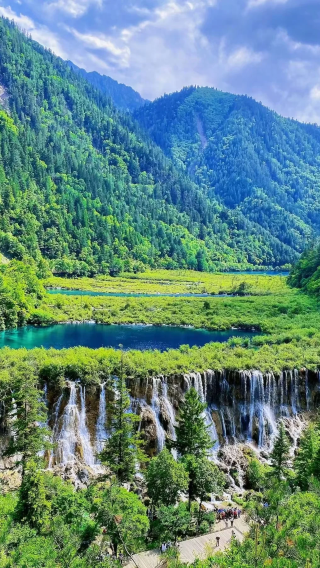 3D2N • Jiuzhaigou & Huanglong:bullet train vip access, SIM Card, tibetan-costume photo-shoot, dinner & 5-star hotel upgrade