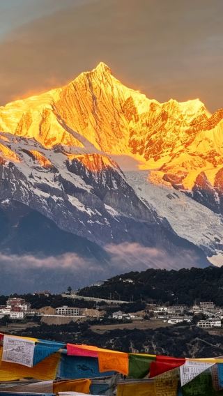4D3N • Shangri-La + Meili Snow Mountain National Park: Golden Sunrise over Meili Snow Mountain + Songzanlin Monastery + Napahai Lake + Dukezong Ancient City