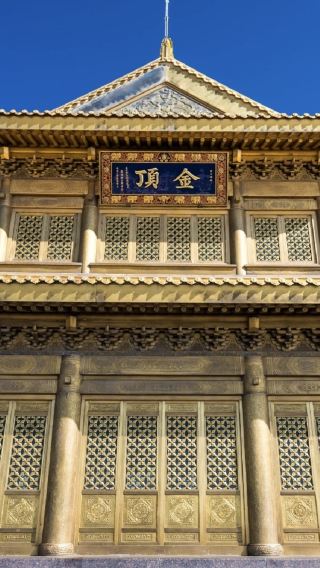 2D1N • Leshan Giant Buddha + Mount Emei Golden Summit : Zhanggong Bridge Food & Emei Monkey Watching & Easy Off Peak Late Departure Tour