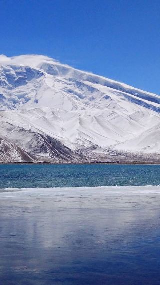 8D7N • Xinjiang + Kashgar City + Kashgar Ancient City Small-group tour capped at 6 Tour guide service guests 7-seat business vehicles, tour starts and ends in Kashgar, ethnic family visits