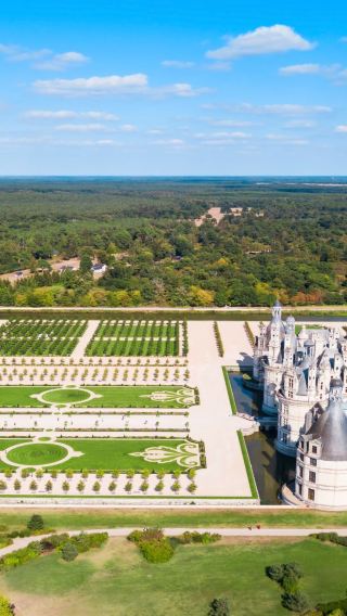 8D7N • Mont Saint-Michel and the Loire Valley Castles, including Paris