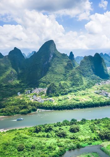 5D4N • Special price for Fridays & Saturdays&Family Vacation Package: Tips Included,4-star Li River cruise, Yulong River bamboo rafting, panoramic Li River views at Xianggong Mountain