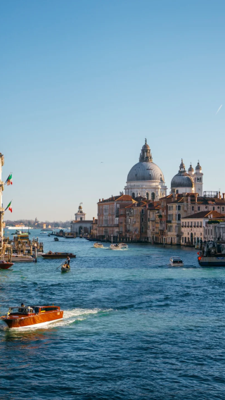 9D8N • Italy : Stay in 4-star Brand Hotel & Amalfi Coastal Cruise+Ancient Pompeii+Capri Blue Grotto+Val d'Orcia+Cinque Terre+Venice