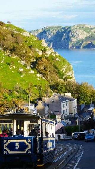5D4N • Wales – Castles, Coastlines & Snowdonia – Private Car & Driver