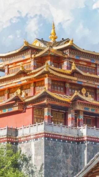8天7晚 • 麗江＋大理＋香格里拉＋瀘沽湖每週六優惠享聖誕福利 免費升級 SUV 或GL8別克 限時升級大理海景飯店 親子手作體驗 鎖定雪山大型纜車