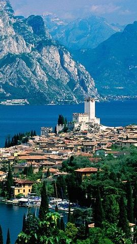 7D6N • 7-Days Italian Lakes and Riviera Tour from Milan