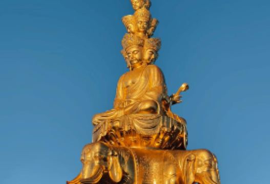 8-day 7-night · Group Tours · Jiuzhaigou + Huanglong National Scenic Area + Chengdu Research Base of Giant Panda Breeding + Leshan Giant Buddha + Mount Emei + Sanxingdui Museum · (Group for International Travelers) No shopping, includes guide. Travel from Chengdu to Jiuzhaigou with an 12-person tour, including breakfast, delicious local meals, round-trip high-speed trains, transportation within the scenic area (shuttle buses and cable cars).