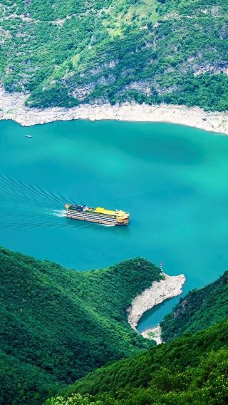 6D5N • Chongqing + Yangtze River Three Gorges + Wuhan — Experience the dreamlike Three Gorges and cruise through a thousand years of beauty on a premium Century cruise from Chongqing to Yichang