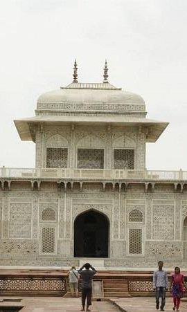 2D1N • Agra Mathura Vrindavan Tour