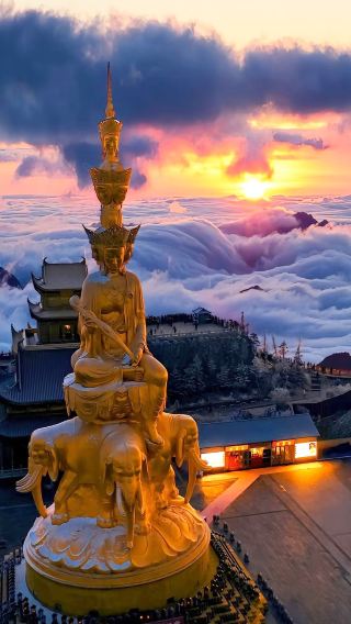 5D4N • Chengdu Panda & 5 UNESCO Heritage Trip: Jiuzhaigou, Huanglong, Dujiangyan, Leshan Giant Buddha, Mount Emei - High-Speed Rail, Hotels & All Tickets Included