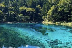 3D2N · Group Tours · Jiuzhaigou · Songpan · Panda Base · English-Speaking Guide · High-Speed Rail Round-trip · Park Admission and Shuttle Bus Included · Premium Comfort Vehicle and Hotel · This package covers small-group travel (max 8), all entrance fees, sightseeing buses, market visits, artisan coffee, a premium vehicle, and a 5-diamond hotel at Jiuzhaigou entrance.