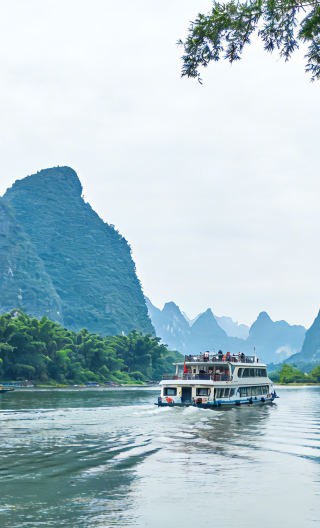 5D4N • Included tips: Longji Rice Terraces with round-trip cable car, Impression Sanjie Liu Show, and 4-star cruise on the Li River