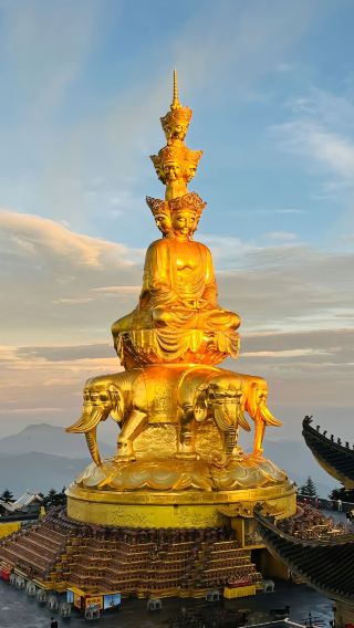 2 วัน 1 คืน • ทัวร์สัมผัสประสบการณ์ที่เล่อซานและเขาเอ๋อเหมย์: ชมแพนด้ายักษ์สุดน่ารัก