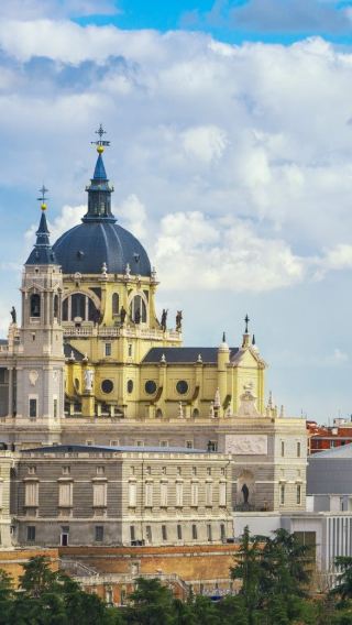4D3N • Barcelona and Madrid Tourist