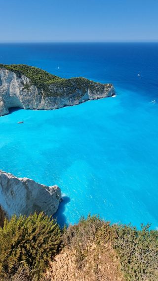 7D6N • Private tour of ancient states & islands - explore classical relics in the Peloponnese, travel from Athens to the whitewashed villages of Santorini