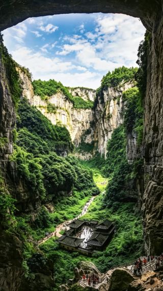 6D5N • Best of Chongqing & Chengdu: Instagram-Worthy Scenes, from Wulong Karst to Hongya Cave by Night, Kuanzhai Alley & the IFS Panda · Adjustable Itinerary