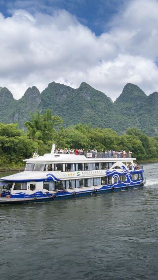 10D9N • Family Adventure Package:Includes tips,Enjoy Longji Terraces, Li River cruise, Yulong River bamboo rafting, Detian Transnational Waterfalland a full-day Weizhou Island tour.