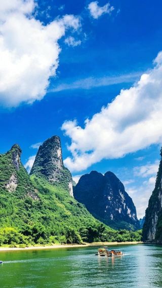 3D2N • Colorful Guilin highlights tour: Reed Flute Cave + Elephant Trunk Hill + Yaoshan Mountain + Li River
