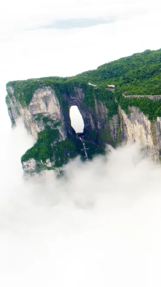6D5N • Changsha + Zhangjiajie + Zhangjiajie Grand Canyon Glass Bridge + Wulingyuan + Tianmen Mountain National Forest Park + Xiangxi Prefecture