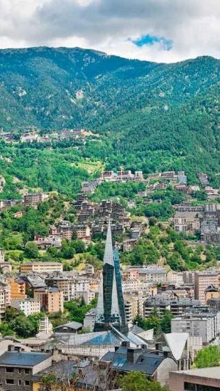 9D8N • Barcelona and charms of France with Andorra
