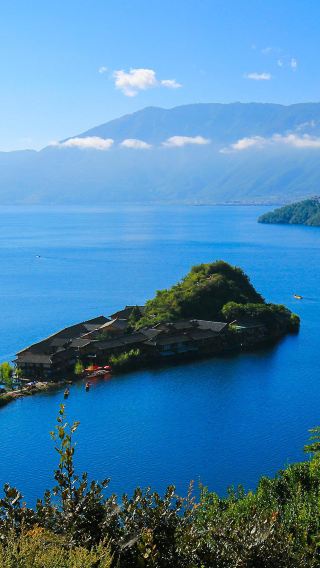 2D1N • Lijiang + Lugu Lake: Lijiang Ancient Town + Lugu Lake Viewing Platform: Pig-trough boat ride on the lake & bonfire party