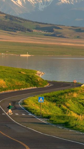 11D10N • Northern Xinjiang + Urumqi + Tianshan Tianchi + Sayram Lake + Xinjiang Kanas Lake + Hemu Scenic Area + World Mystery Town + Nalati Sky Grassland