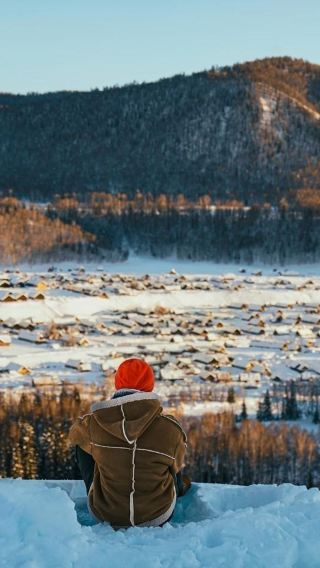 9D8N • Winter tour of Northern Xinjiang—snow party at sunset & Hemu bonfire—stay in Hemu wooden cabins & near Sayram Lake Scenic Area—optional skiing—no shopping, tips included