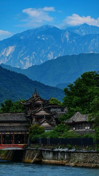 2天1晚 • 熊貓基地＋三星堆博物館＋都江堰＋青城山，經典環線：從萌寵國寶到千年文明，從水利奇蹟到青幽仙山