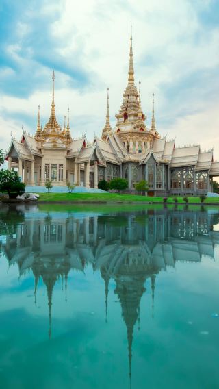 4D3N • Bangkok-Bangkok tour. Package includes a stay at Grande Centre Point Hotel Terminal 21, Thonburi Market visit, Galaxy Cruise night tour on the Chao Phraya River
