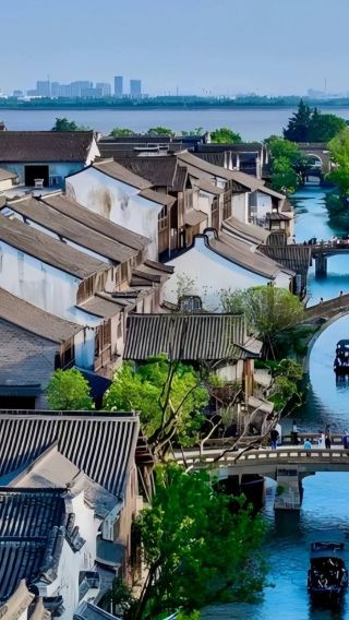 2D1N • Wonderful Shanghai day tour: water-town ancient towns, old-city street life & The Bund night view with English guide