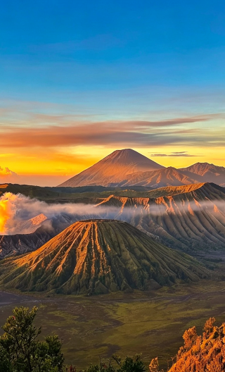 2D1N • Explore volcano Bromo: Watch a stunning sunrise from Mount Pananjakan + Admire the beautiful natural landscapes and hike across black sand