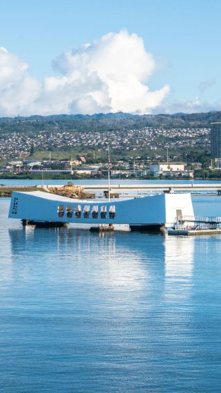 5D4N • Escape to Oahu Hawaii for a 5-day Hawaiian getaway featuring Pearl Harbor, Waikiki Beach, and scenic island lookouts