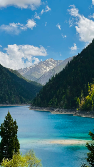 6D5N • Chengdu + Jiuzhaigou + Huanglong National Scenic Area + Dujiangyan + Sanxingdui Museum + Mount Siguniang