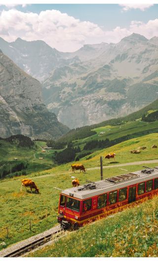 5D4N • From Lake Como to Swiss Alps: A Scenic Journey Through Italy & Switzerland